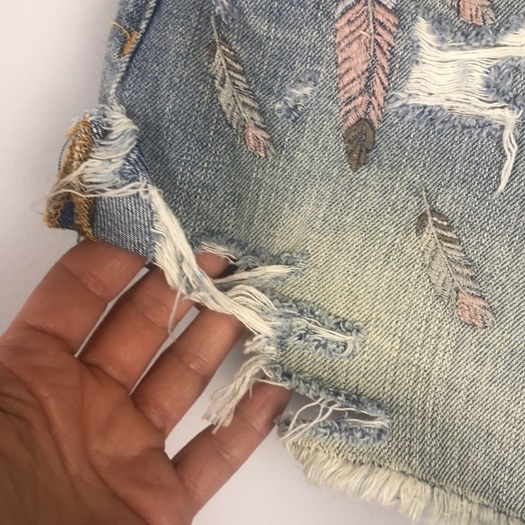 NEW AEO Distressed High Rise Embroidered Festival 100% Cotton Size 2 Jean Shorts - Picture 6 of 16